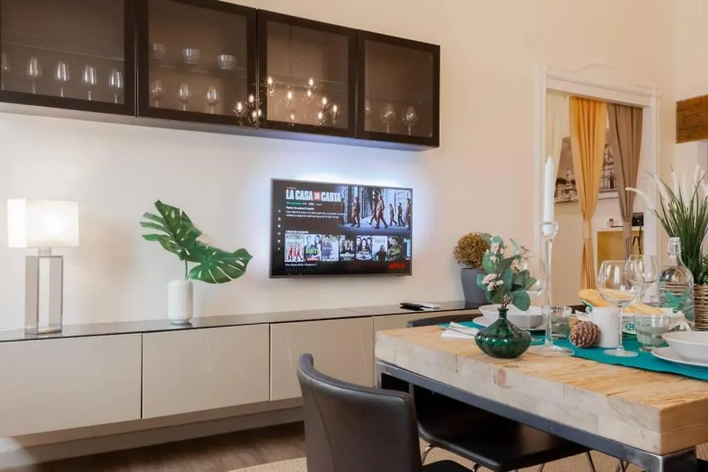 Florence Greci Deluxe Apartment