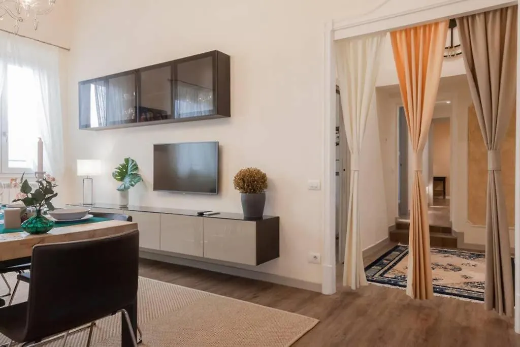 Florence Greci Deluxe Apartment