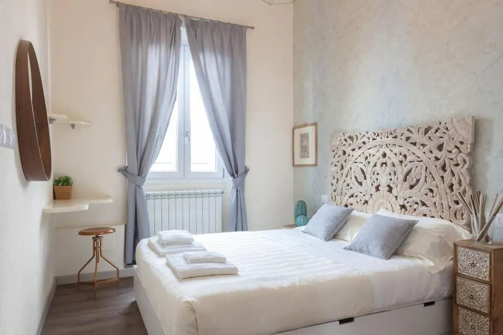 Florence Greci Deluxe Apartment