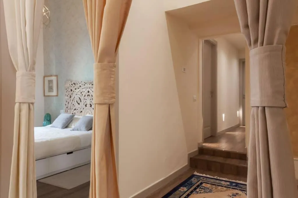 Florence Greci Deluxe Apartment