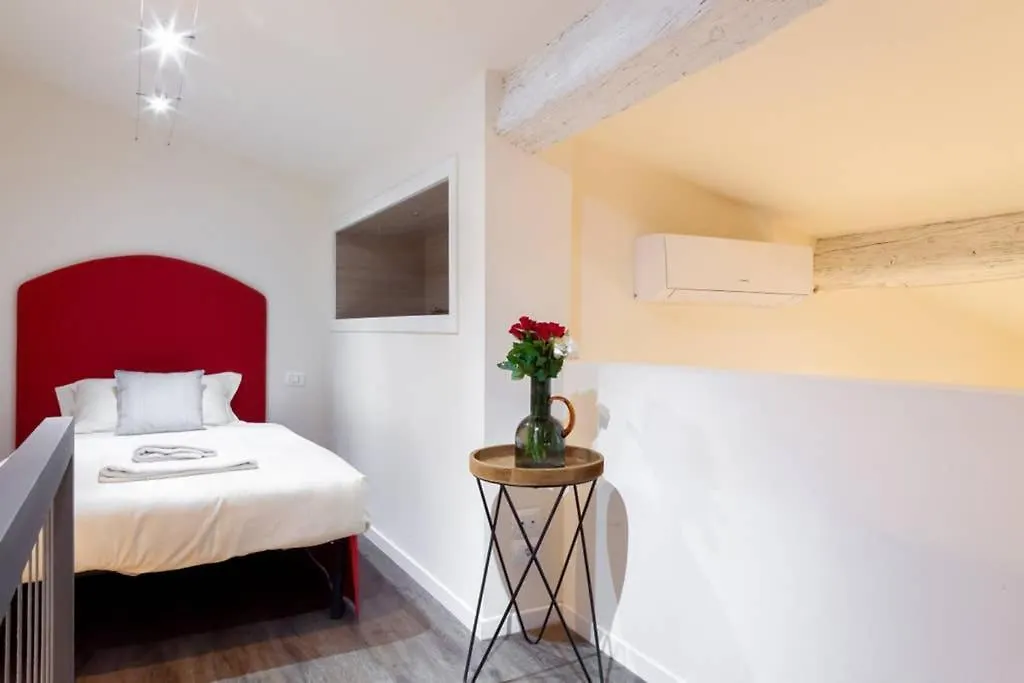 Florence Greci Deluxe Apartment